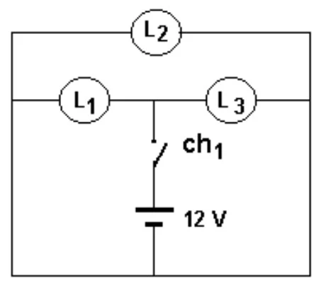 Circuito com L2 no ramo externo superior, L1 e L3 em série no ramo central ligado à chave ch1 e à bateria de 12 V