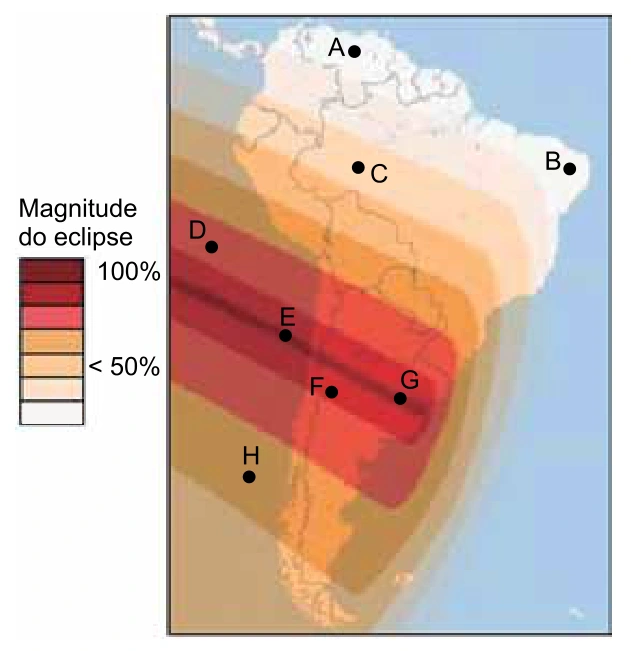 Mapa do eclipse de 2 de julho de 2019 com pontos A a H e legenda de magnitude.