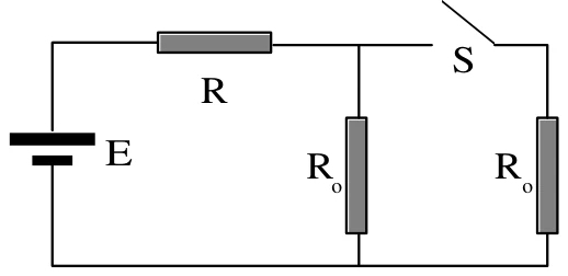 Circuito com fonte E, resistor R em série, um resistor Ro em paralelo e, após a chave S, outro resistor Ro