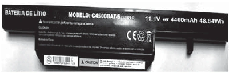 Rótulo da bateria do notebook: tensão de 11,1 V e capacidade de 4400 mAh, equivalente a 48,84 Wh.
