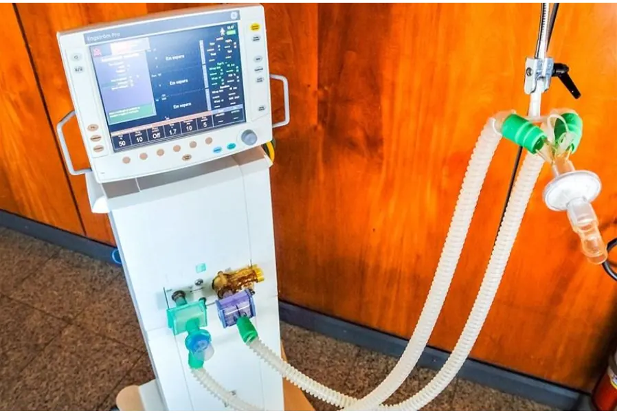 Ventilador pulmonar mecânico hospitalar