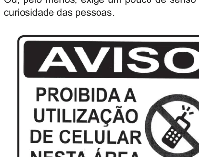 Placa de aviso proibindo uso de celular em posto de combustível