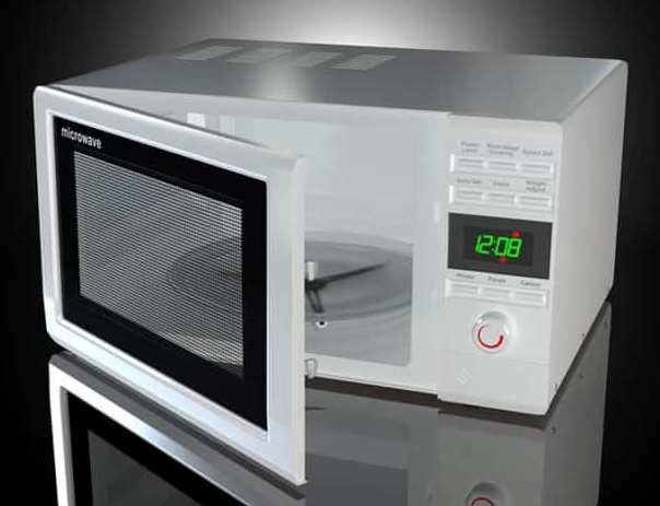 Porta de um forno micro-ondas com tela metálica perfurada.