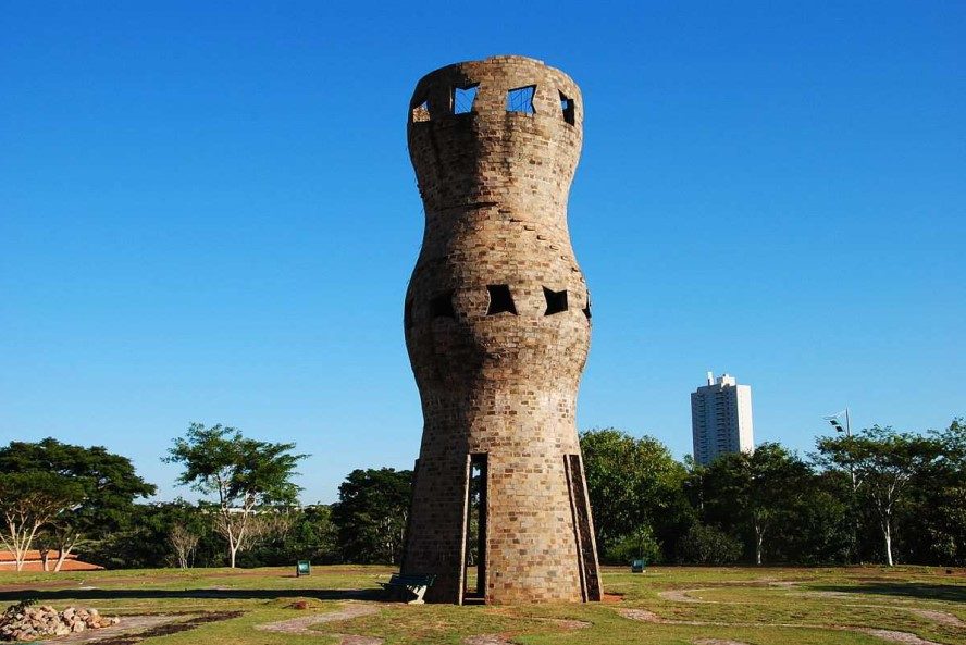 Monumento do Índio (Monumento à Zarabatana), no Parque das Nações Indígenas, em Campo Grande