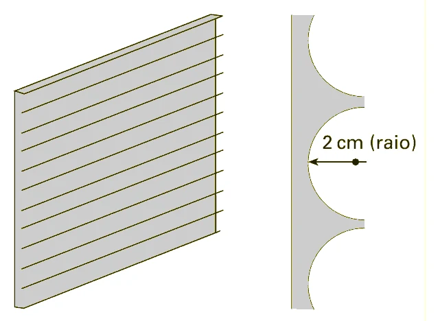 Vitrô com canaletas horizontais e o corte transversal mostrando faces côncavas de raio 2 cm.