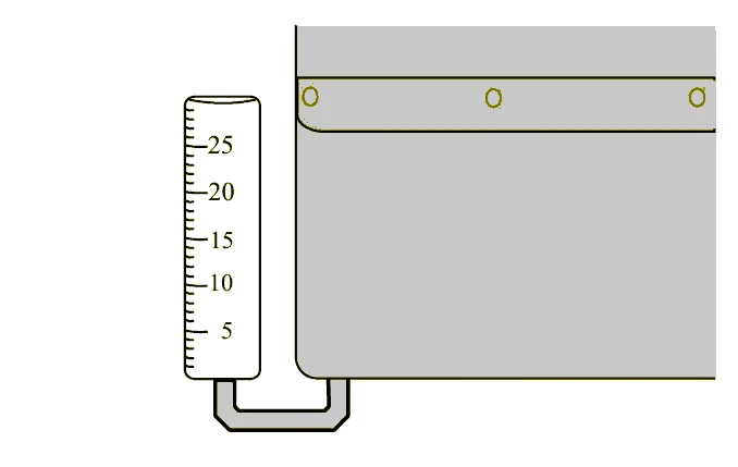 Cisterna com um tubo de vidro graduado de 5 em 5 cm (até 25) ligado à sua base por um tubo em U.