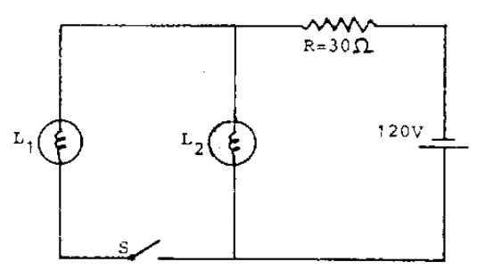Figura original da questão 21: circuito com lâmpadas L1 e L2, chave S, resistor de 30 ohms e fonte de 120 V