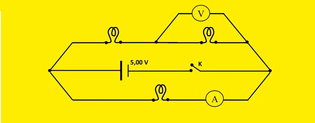 Circuito com três lâmpadas idênticas, gerador de 5 V, amperímetro, voltímetro e chave K