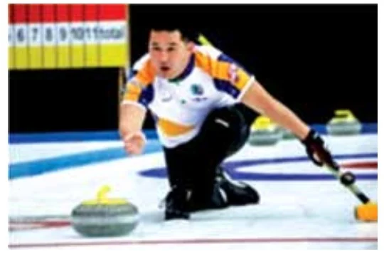 Jogador de curling realizando o lançamento