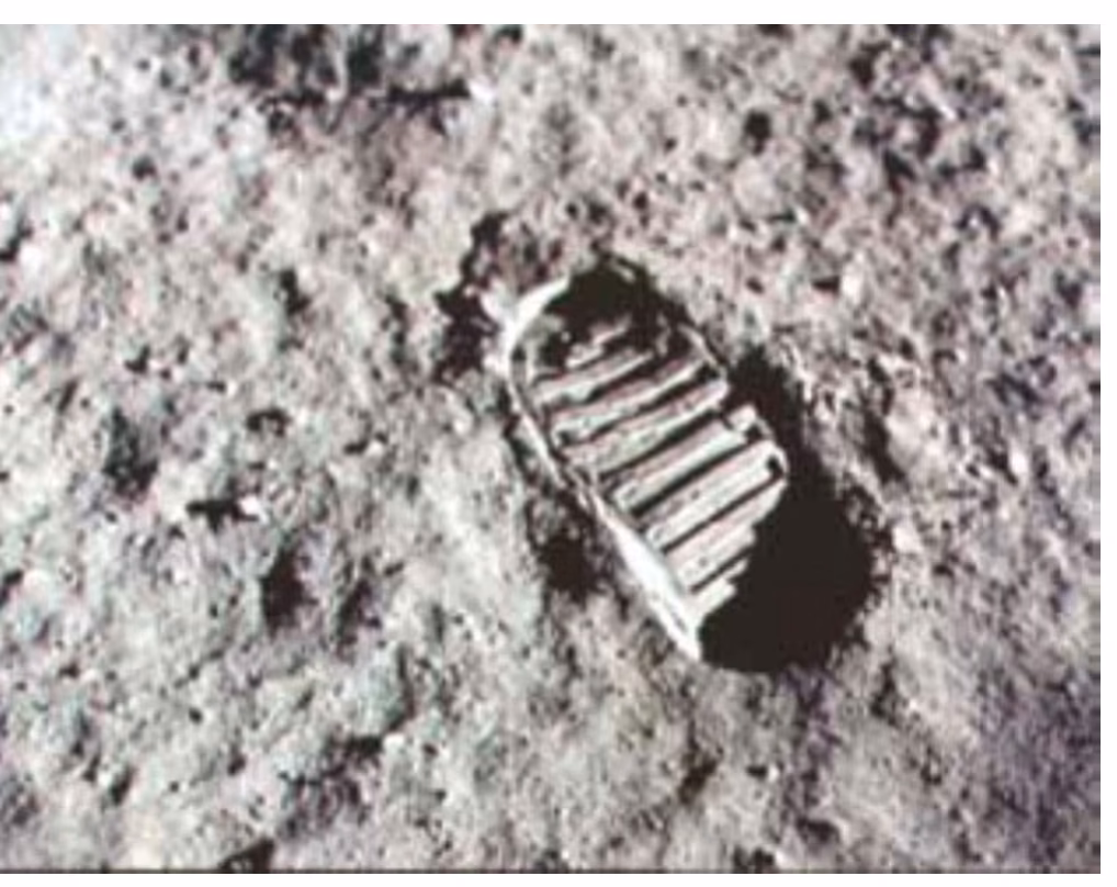 Primeira pegada de Neil Armstrong na superfície lunar