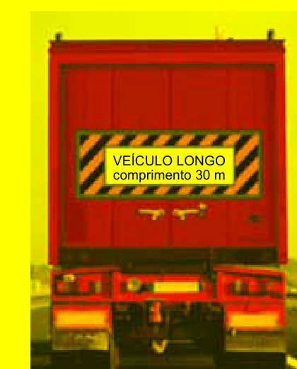 Traseira de caminhão com indicação de veículo longo e comprimento de 30 m