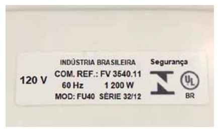Etiqueta técnica de ferro de passar indicando 120 V, 60 Hz e 1200 W